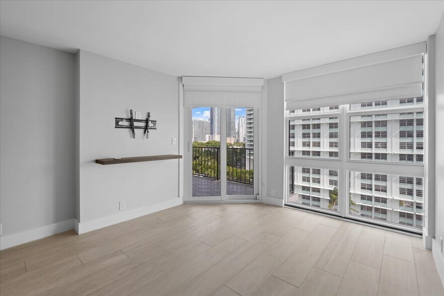 Building Photo - 1865 Brickell Ave