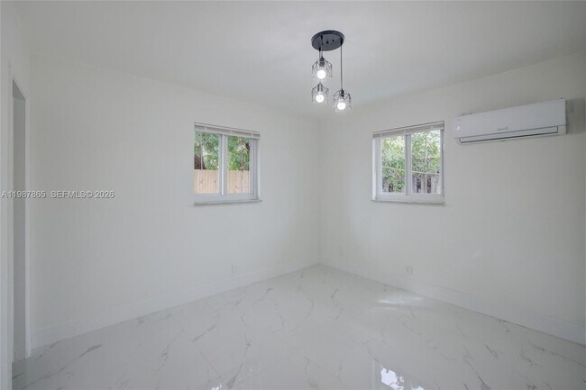 Building Photo - 1750 NE 56th Ct