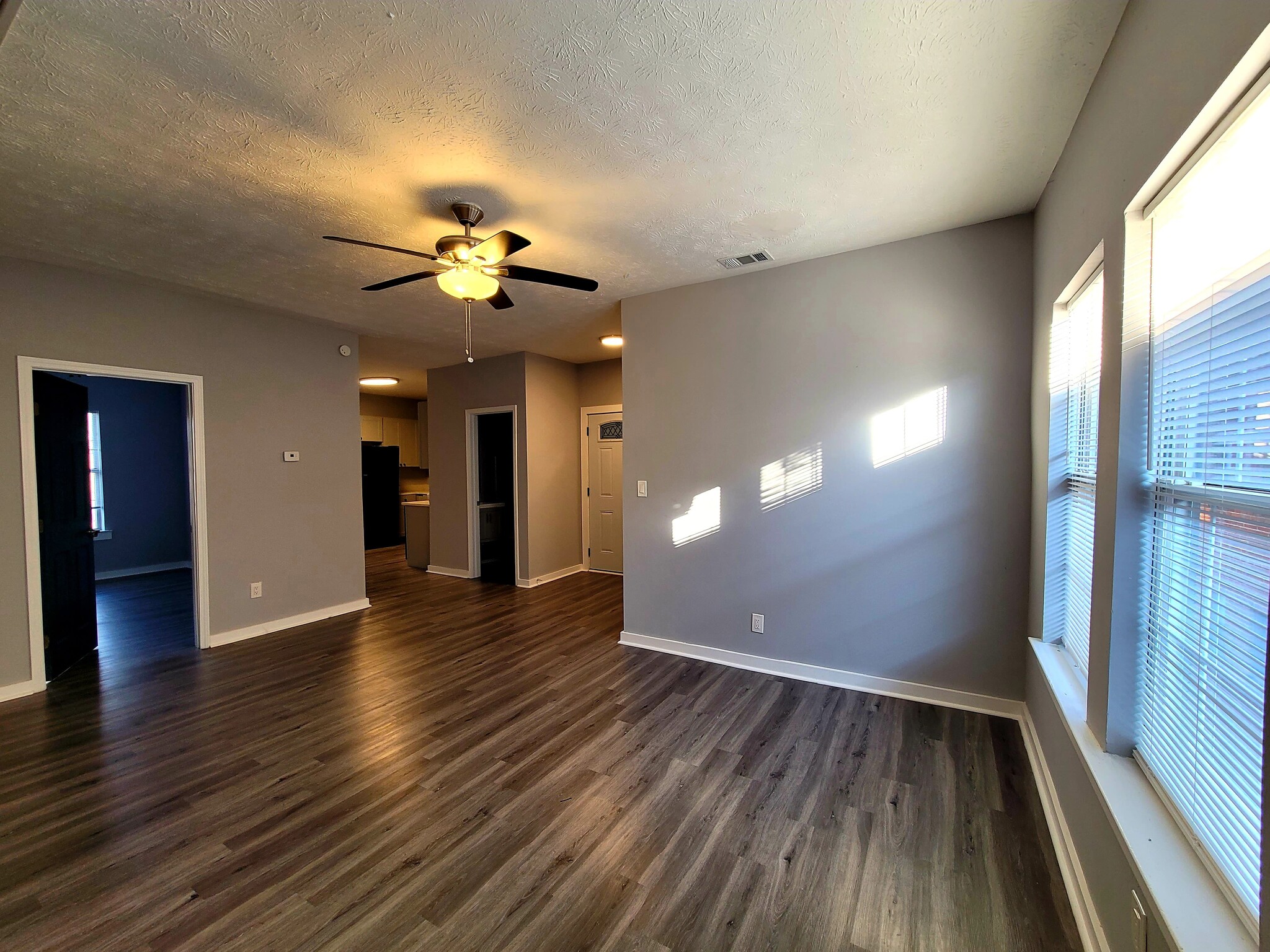 Building Photo - 423 Boulevard NE