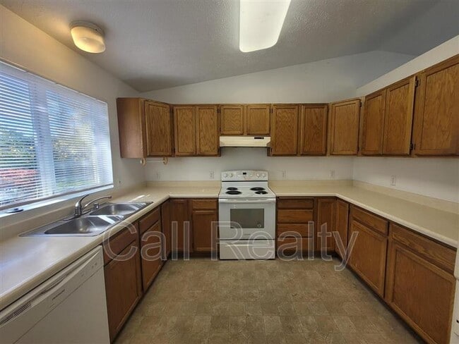 Building Photo - 10714 E Augusta Ave