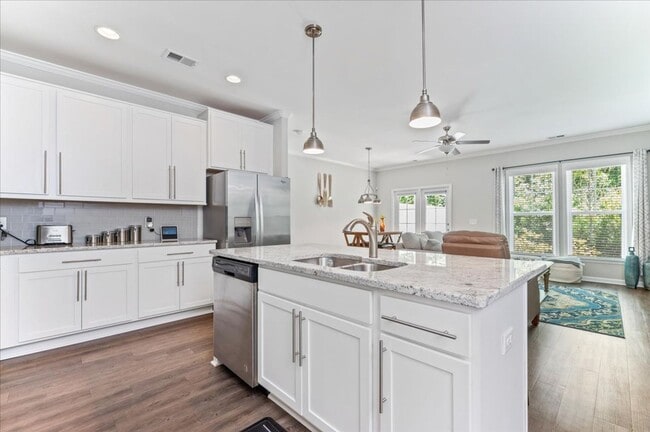 Building Photo - Berkeley Walk Townhome/Pooler