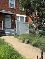 Building Photo - 820 Xenia St SE