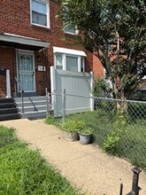 Building Photo - 820 Xenia St SE