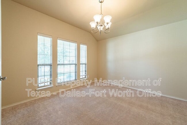 Building Photo - 1012 Lake Hollow Dr