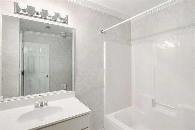 Building Photo - 448 Ivy Park Ln NE