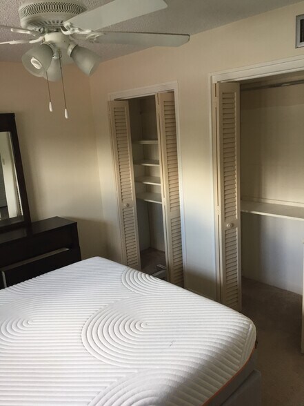 Building Photo - 2885 S Osceola Ave