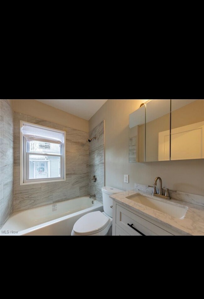 Building Photo - Charming 4-Bedroom Property in Prime Location