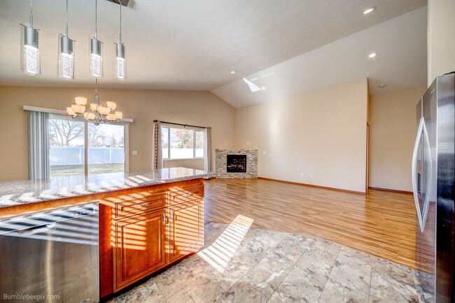 Building Photo - 1923 N Nelson St