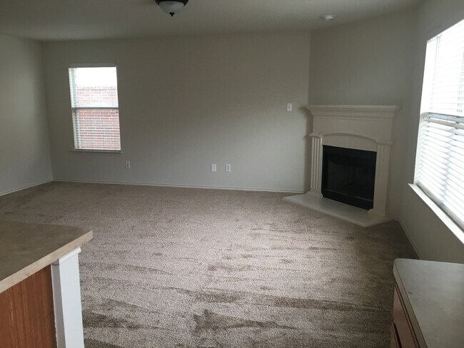 Building Photo - Texas Sized Home 5/3/2