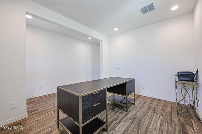 Building Photo - 7424 S 32nd Dr