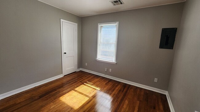Building Photo - 3 Bedroom 1 Bath Home in Great Neighborhood!