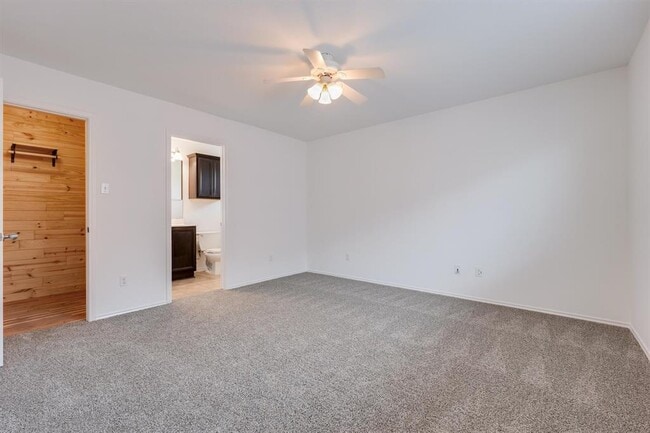 Building Photo - 1706 Sand Hills Dr