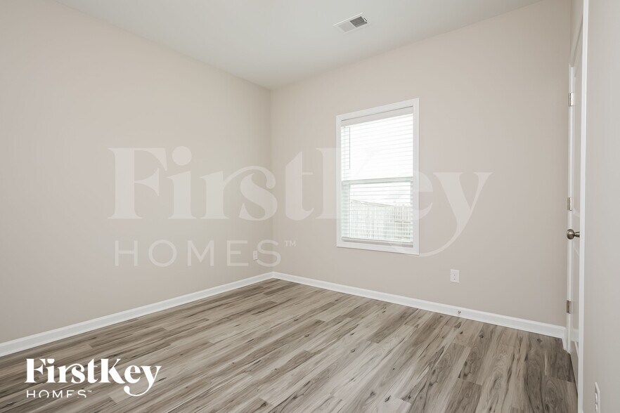 Building Photo - 138 Clydesdale Cir