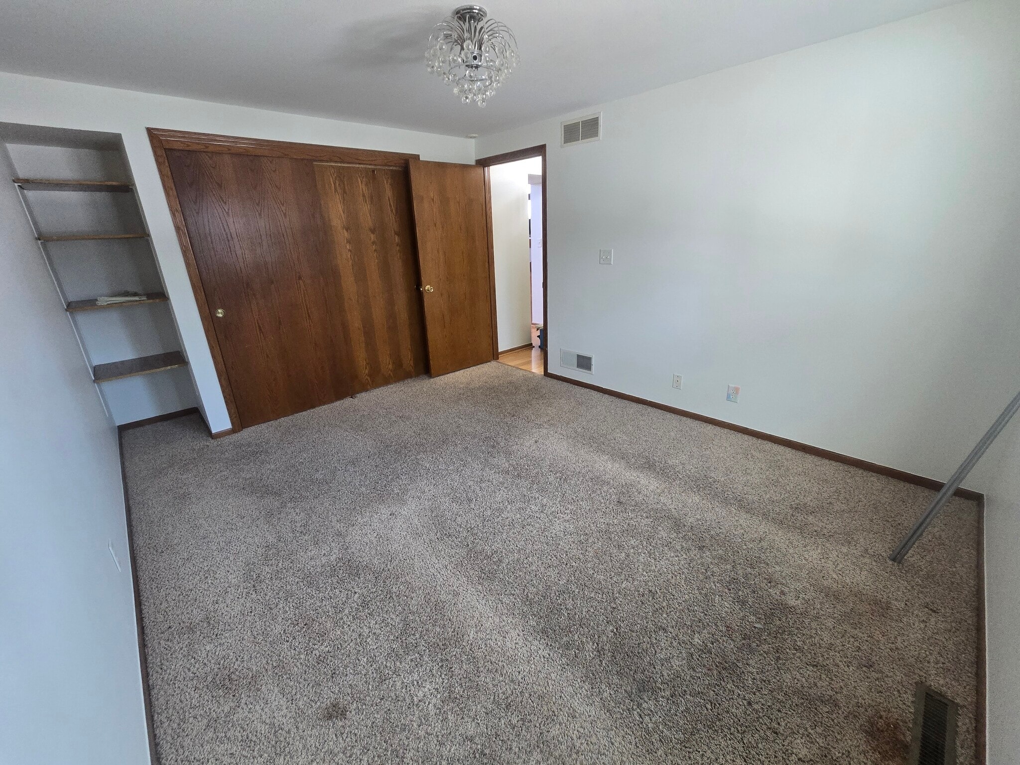 Building Photo - 8145 S White Oak Dr