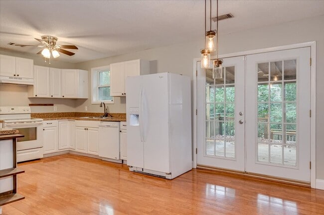 Building Photo - West Augusta Charm