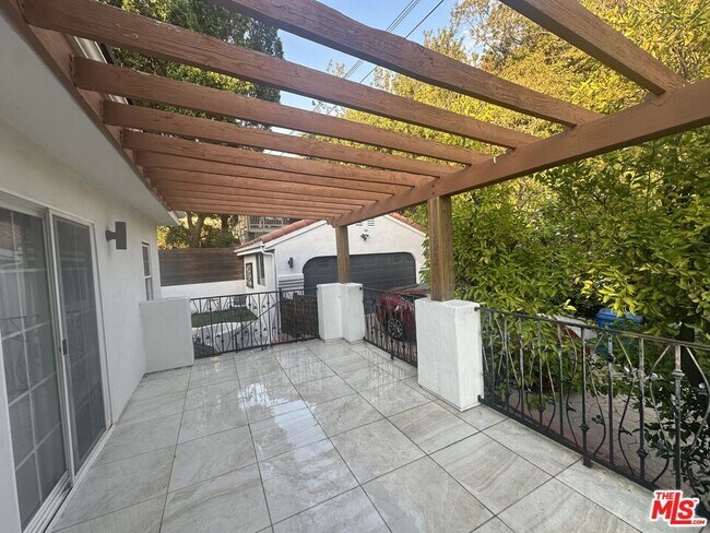 Building Photo - 14632 Valley Vista Blvd