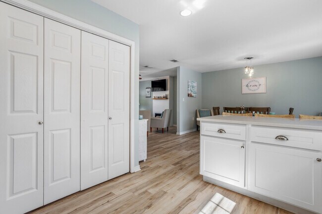 Building Photo - 309 Julia St