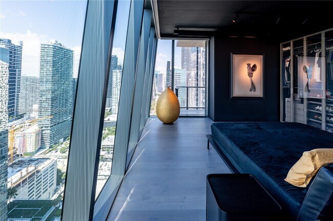 Building Photo - 1451 Brickell Ave