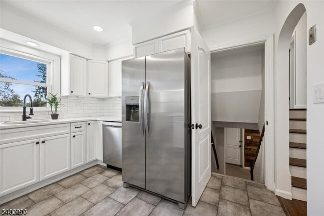 Building Photo - 272 Mt Kemble Ave