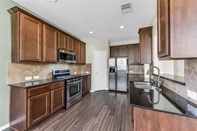 Building Photo - 16622 River Wood Ct