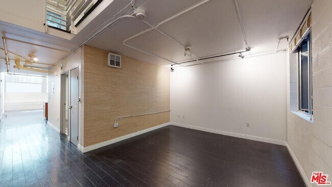 Building Photo - 1130 Flower St