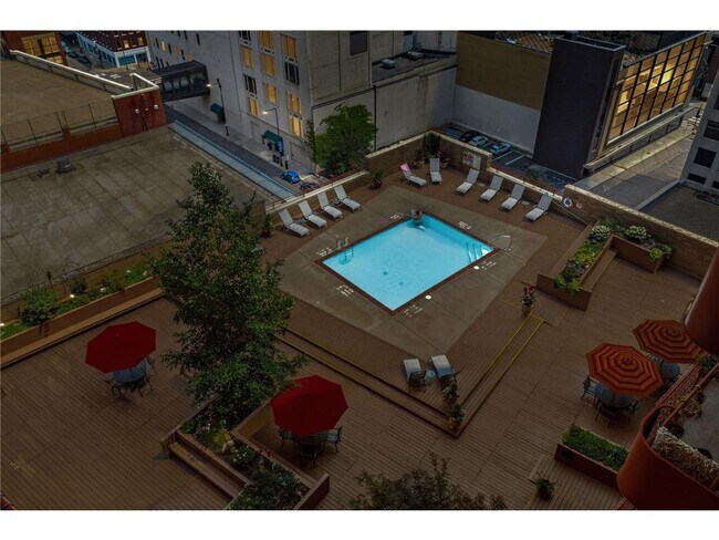 Building Photo - 66 9th St E