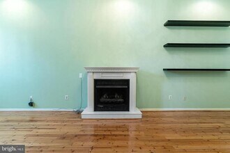 Building Photo - 1523 Green St