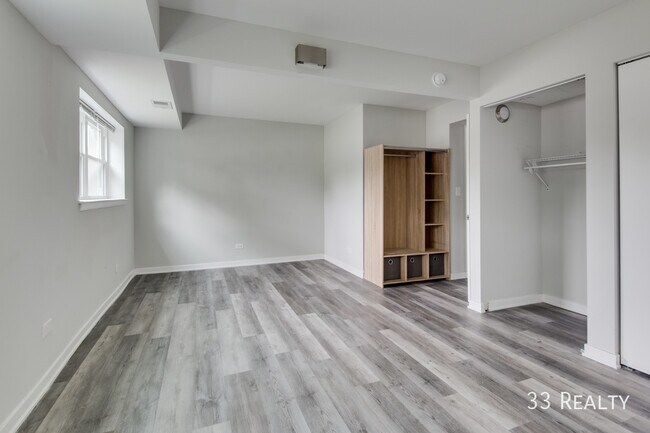 Building Photo - 530 N Walnut Ave