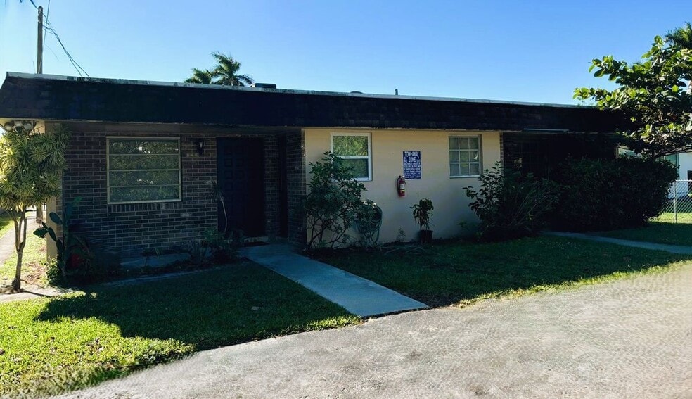 Building Photo - 1117 NE 10th St