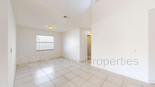 Building Photo - 704 49th St E