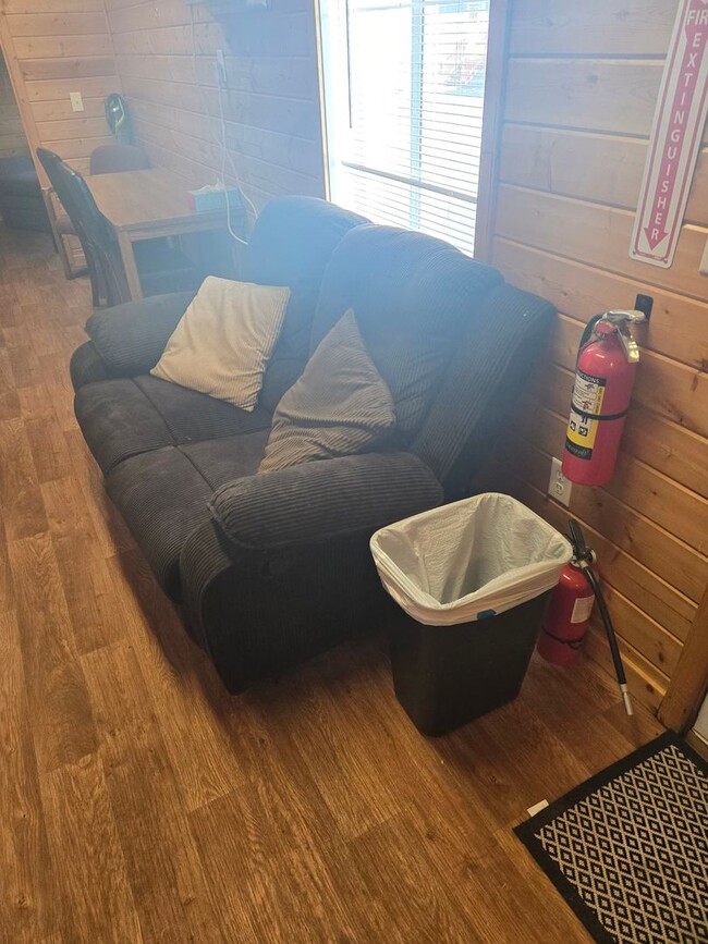 Building Photo - Fully furnished long term rental