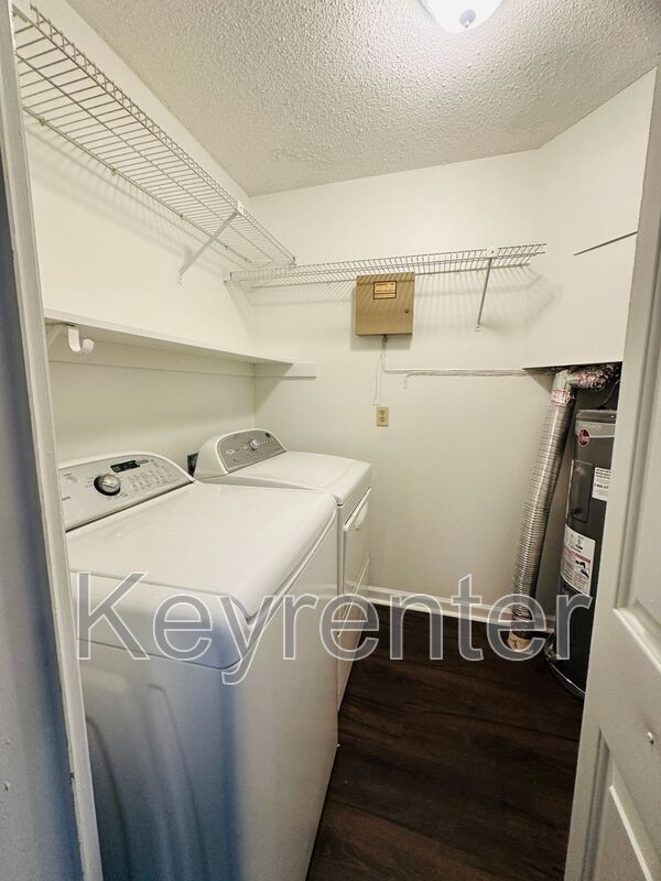 Building Photo - 132 Durwood Rd