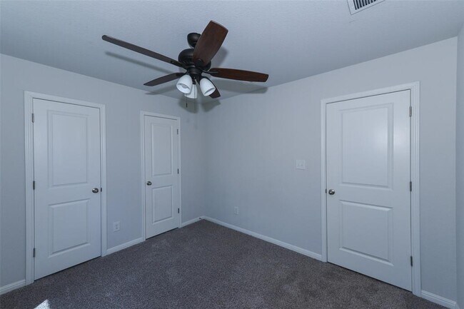 Building Photo - 216 Pearland St