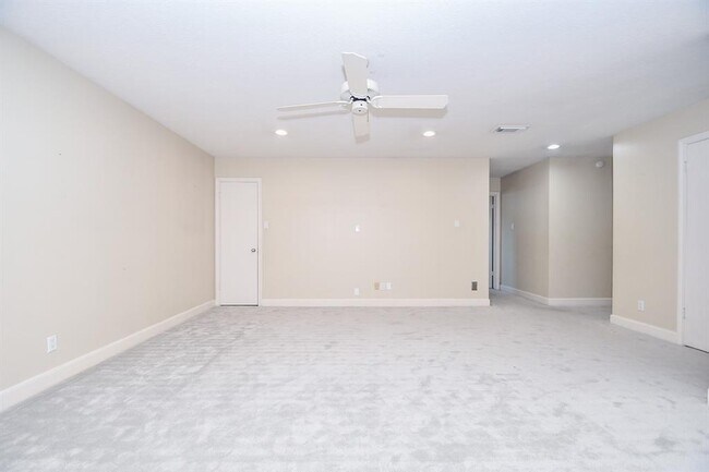 Building Photo - 7706 Coachwood Dr