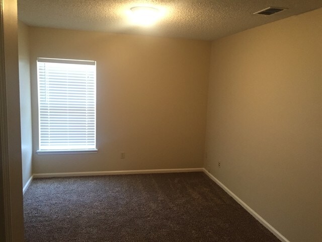 Building Photo - 8216 Leafcrest Dr