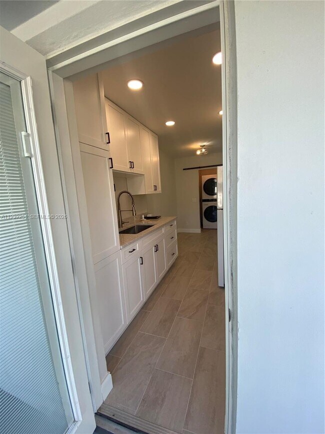 Building Photo - 2344 NE 12th St