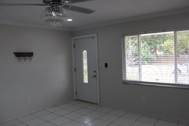 Building Photo - 6100-6104 4th Ave S