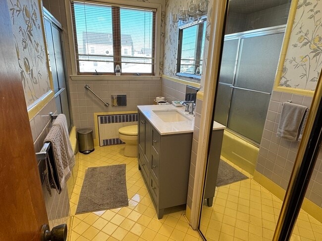 Building Photo - 124 Manomet Ave