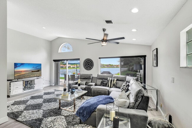 Building Photo - 7946 Sailing Shores Terrace