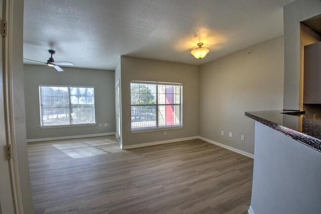 Building Photo - 2320 Gracy Farms Ln