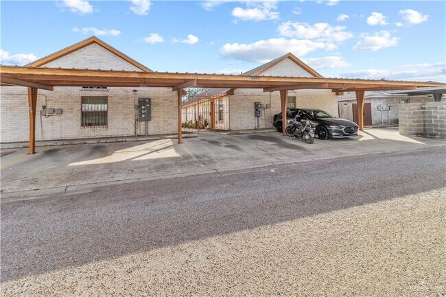 Building Photo - 15 West Dr