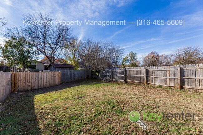 Building Photo - Beautiful 3 Bed 2.5 Bath townhome with easy commute anywhere in town!