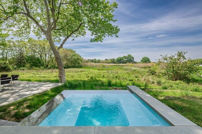 Building Photo - 493 Sagaponack Road