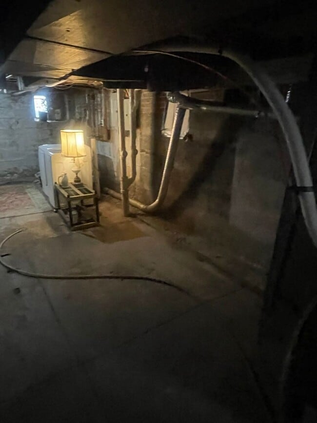 Building Photo - Available Now! One Bedroom Apartment with ...