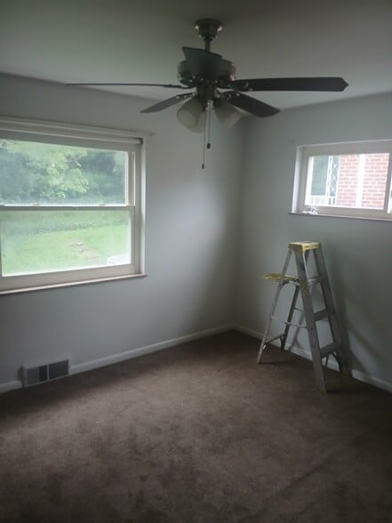 Building Photo - 4233 Century Ln