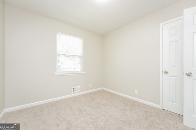 Building Photo - 2535 Kelly Lake Dr