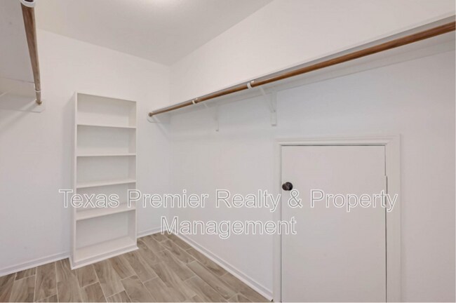 Building Photo - 5011 Redwing Brook Trail