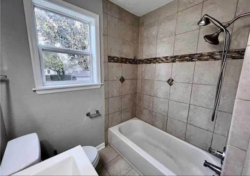 Building Photo - 306 E Leicester Ave