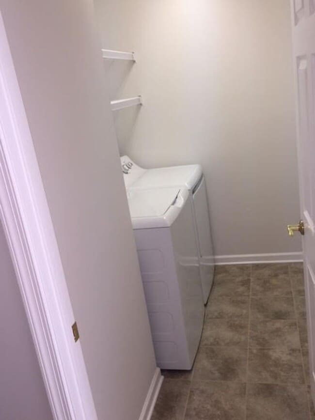 Building Photo - Single level duplex