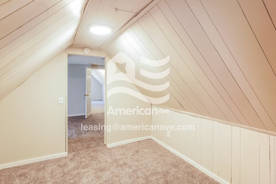 Building Photo - 167 5th St